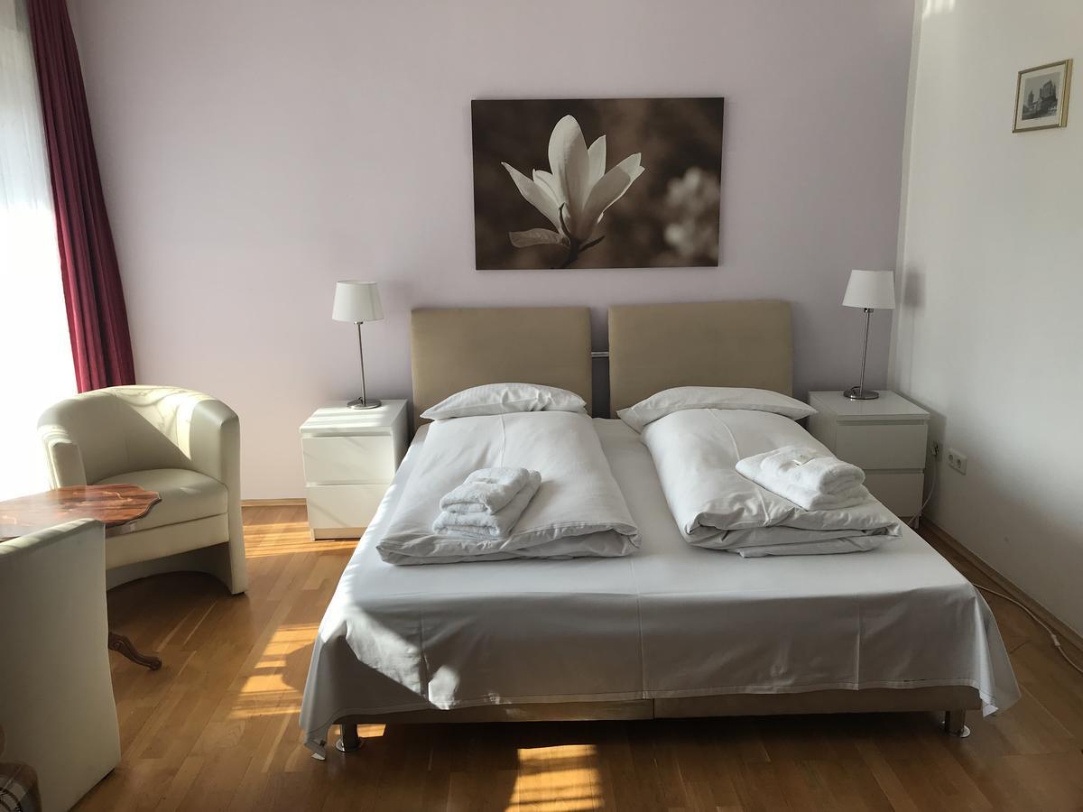 Vierbettzimmer mit eigenem Bad